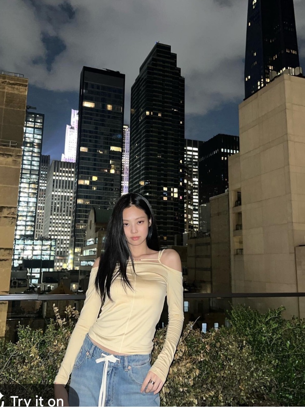 Jacquemus le Sierra off-shoulder top